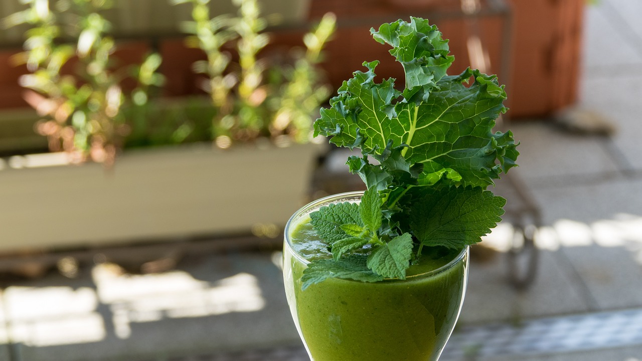 green smoothie, smoothie, kale-2611407.jpg